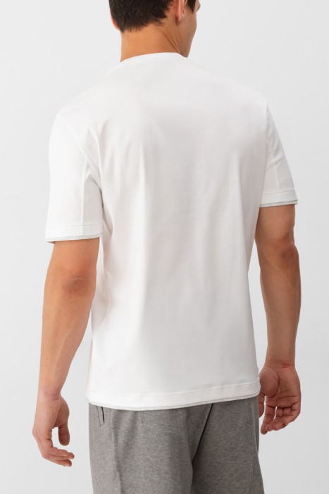 футболка  модель из капсульной коллекции по цене 82000 руб вид справа