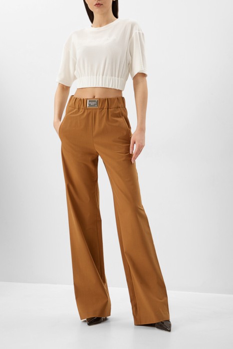 Товар белого цвета с внутренней стороны