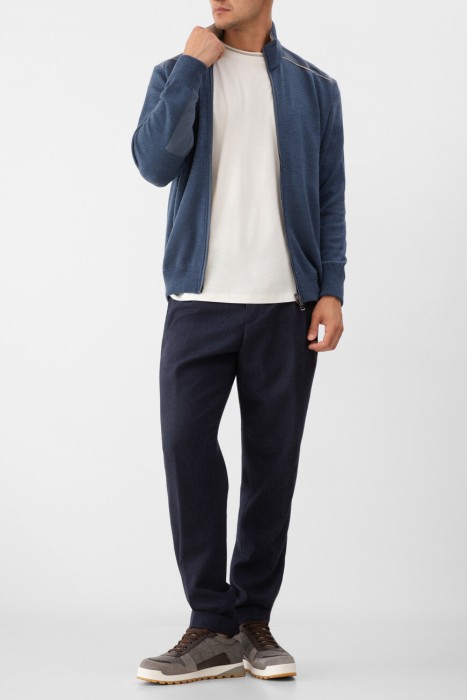 Товар белого цвета с внутренней стороны