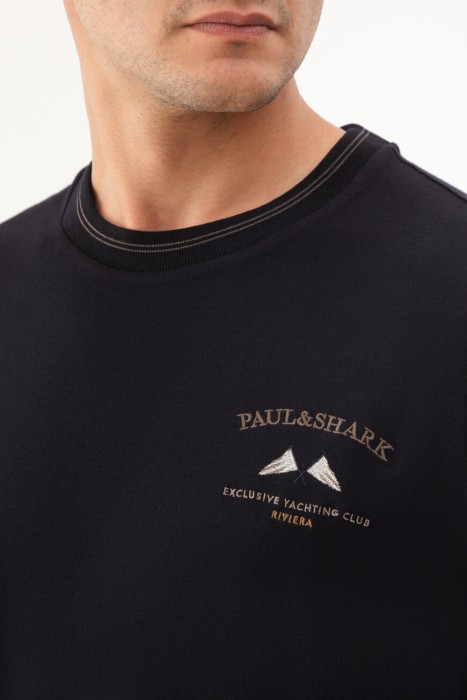 футболка  модель из коллекции riviera из италии вид сбоку