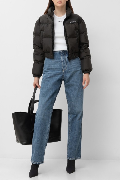 Товар белого цвета с внутренней стороны