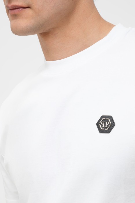 футболка  модель skull&bones из америки вид сбоку