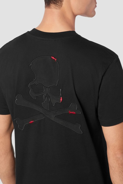 футболка  модель skull&bones из америки вид сбоку