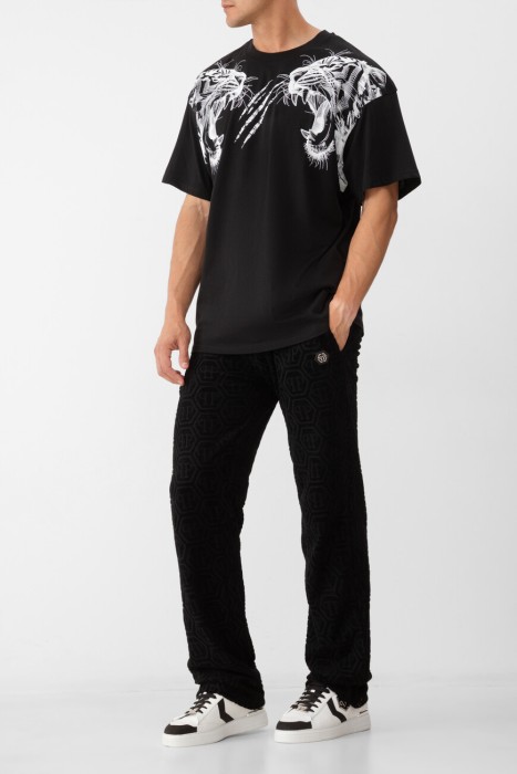 Товар черного цвета с внутренней стороны