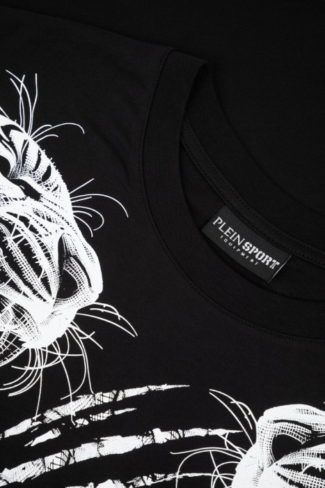 футболка  модель tiger line из хлопка спереди