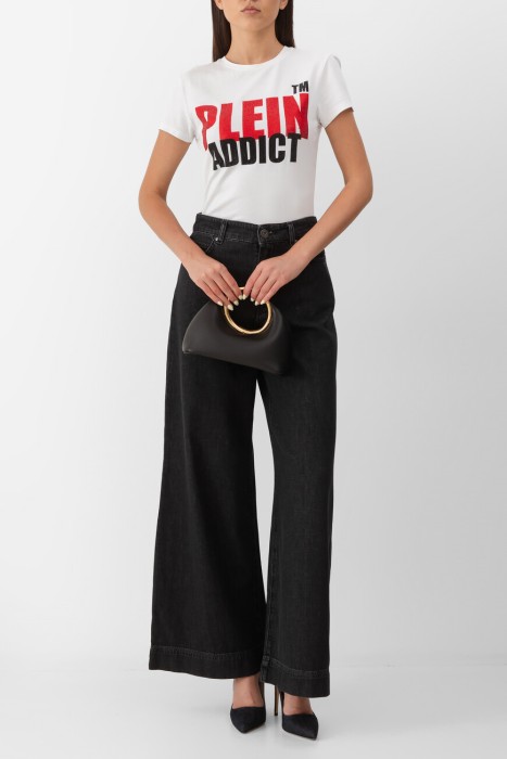 Товар белого цвета с внутренней стороны