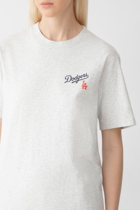 футболка sporty rich модель dodgers serif из америки вид сбоку