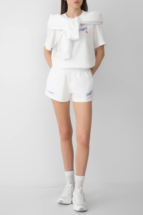 Товар белого цвета с внутренней стороны