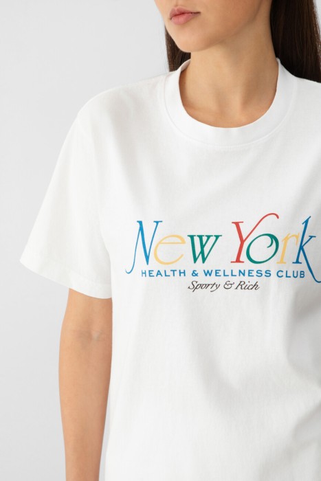 футболка sporty&rich модель ny 94 из америки вид сбоку