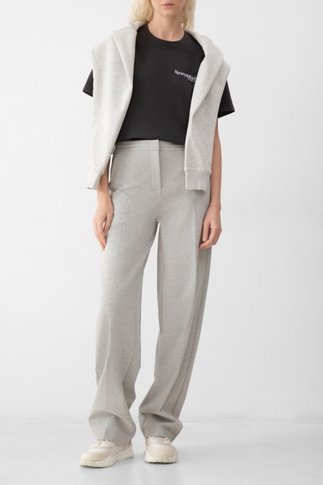 Товар черного цвета с внутренней стороны