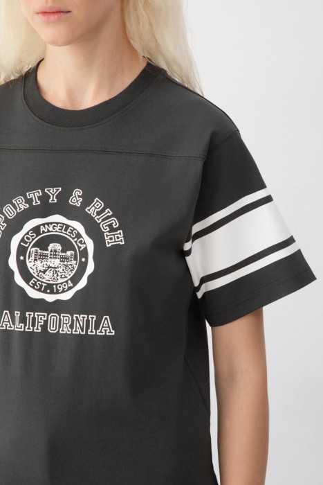 футболка sporty&rich из америки вид сбоку