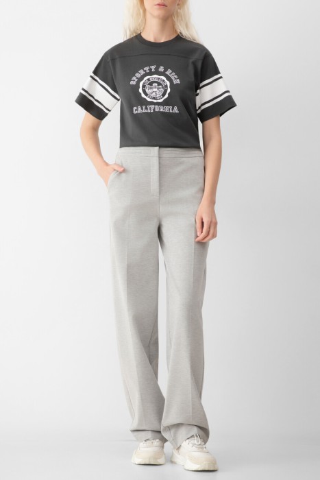 Товар серого цвета с внутренней стороны