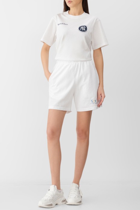 Товар белого цвета с внутренней стороны