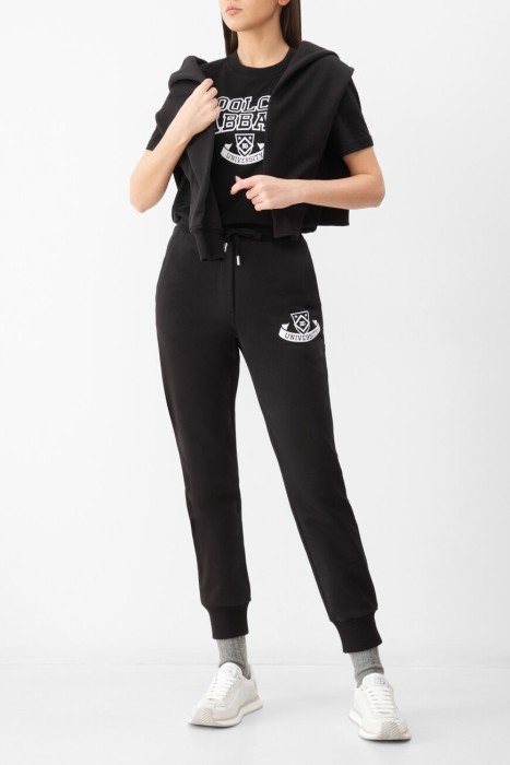 Товар черного цвета с внутренней стороны