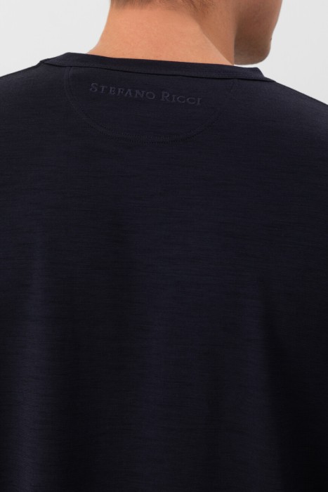 Товар синего цвета с внутренней стороны