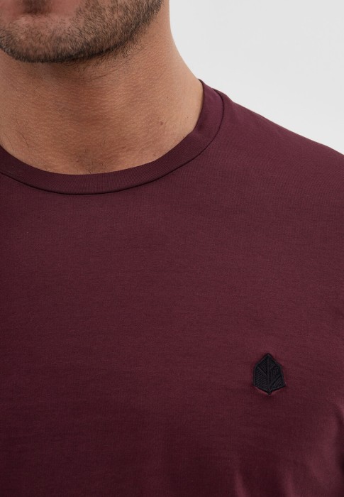 Товар бордового цвета с внутренней стороны