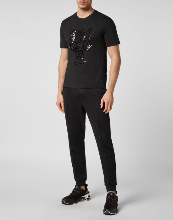 Товар черного цвета с внутренней стороны