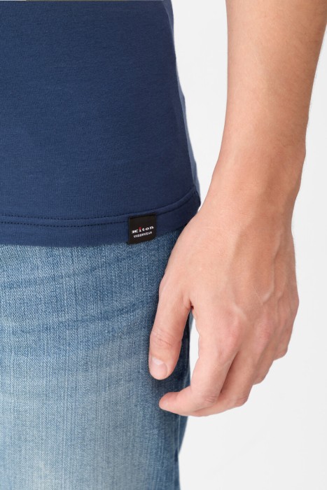 Товар синего цвета с внутренней стороны