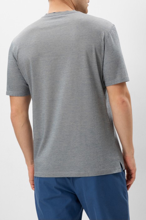 футболка  по цене 18000 руб вид справа