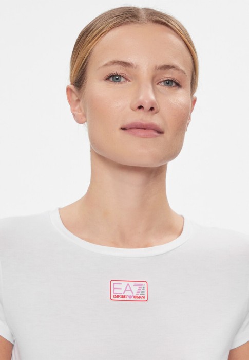 Товар белого цвета с внутренней стороны