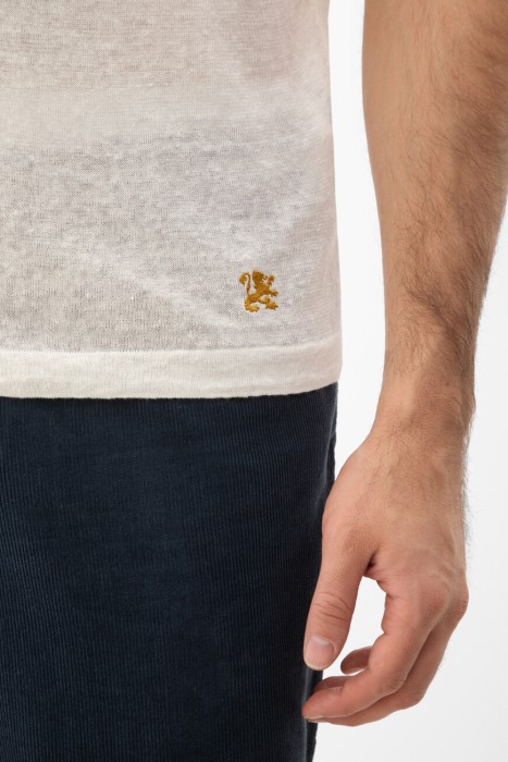 Товар белого цвета с внутренней стороны