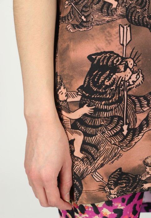 футболка  для взрослого возраста с изнаночной стороны