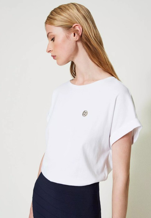 Товар белого цвета с внутренней стороны