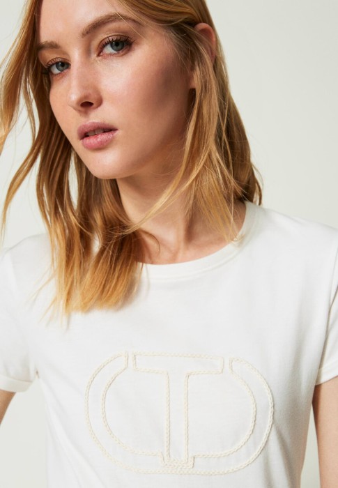 Товар белого цвета с внутренней стороны