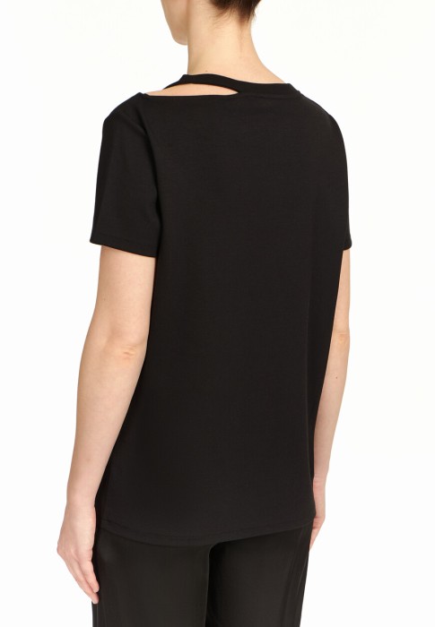 Товар черного цвета с внутренней стороны