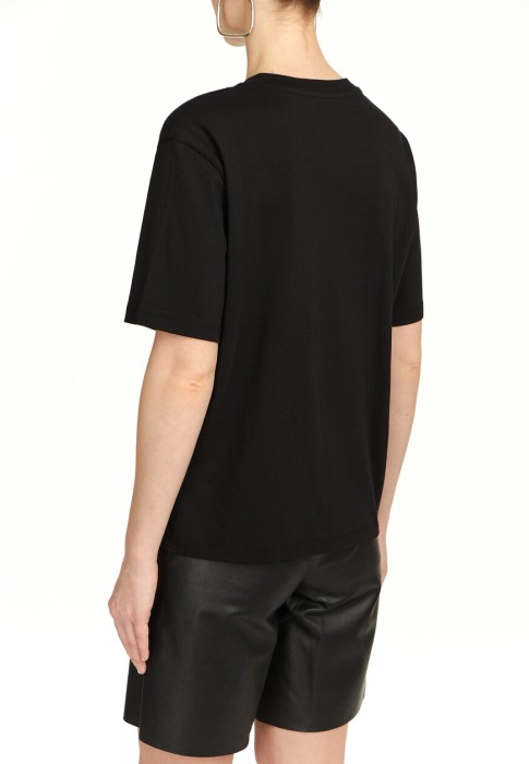 Товар черного цвета с внутренней стороны