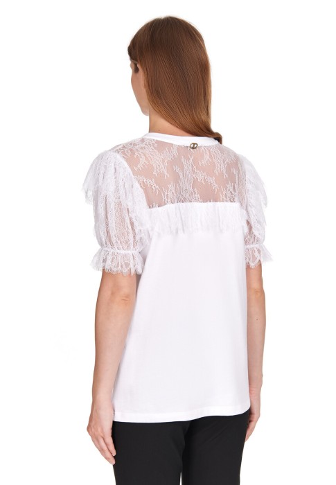 Товар белого цвета с внутренней стороны