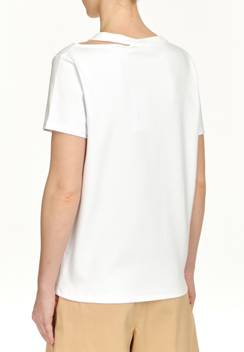 Товар белого цвета с внутренней стороны