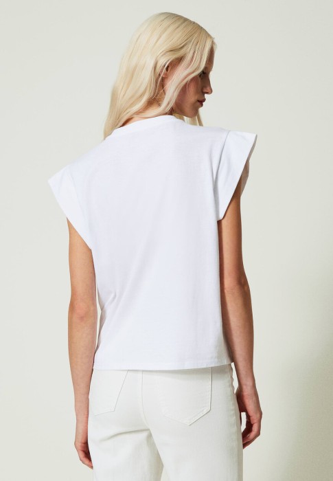 Товар белого цвета с внутренней стороны