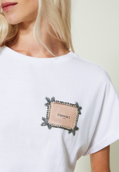 Товар белого цвета с внутренней стороны