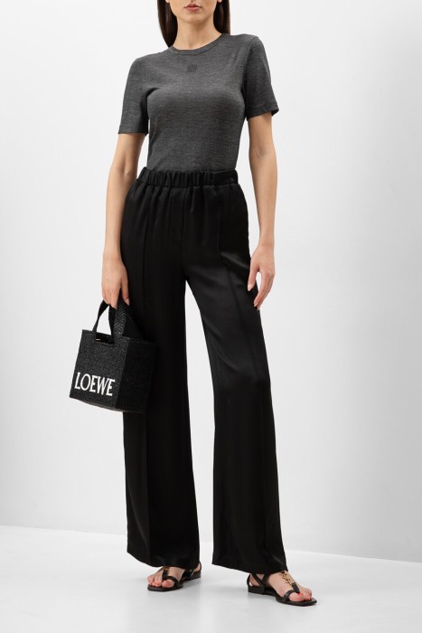 Товар серого цвета с внутренней стороны