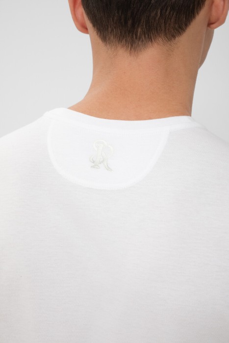 Товар белого цвета с внутренней стороны