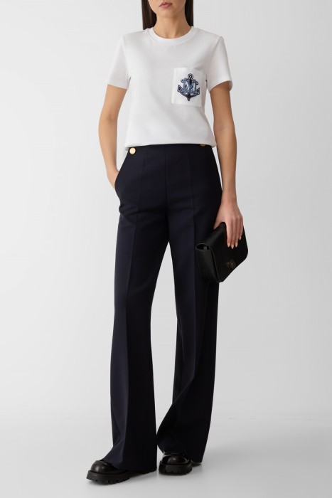 Товар белого цвета с внутренней стороны