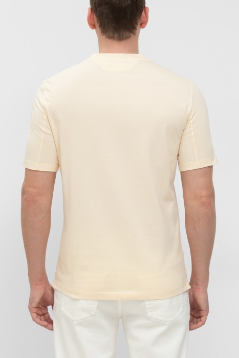 футболка  по цене 36000 руб вид справа