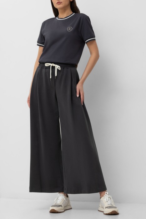 Товар синего цвета с внутренней стороны