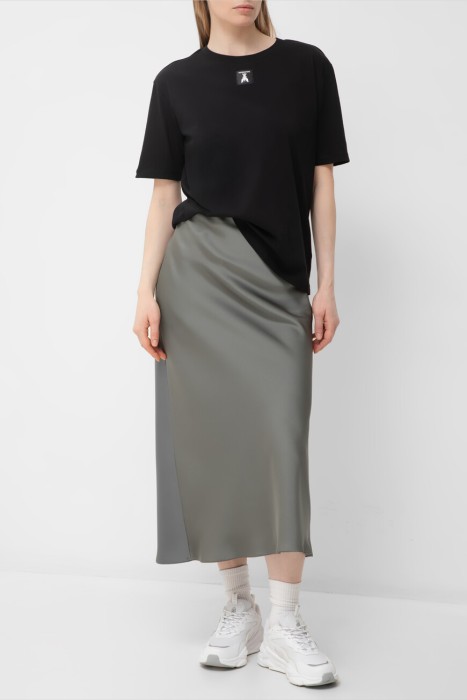 Товар черного цвета с внутренней стороны