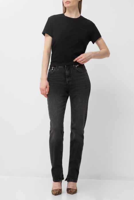 Товар черного цвета с внутренней стороны