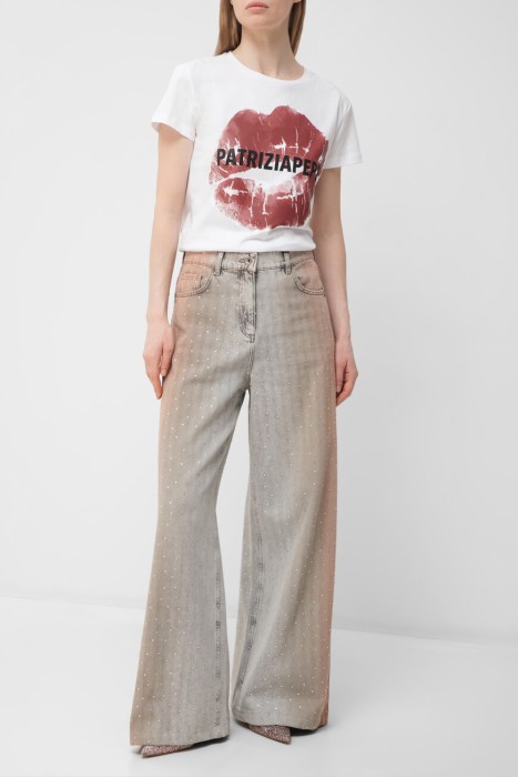 Товар белого цвета с внутренней стороны