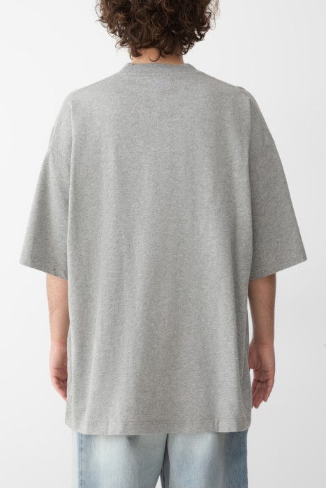 футболка  от бренда vetements вид слева