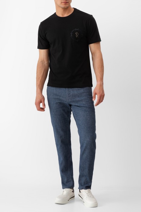 Товар черного цвета с внутренней стороны