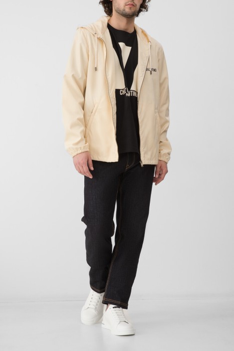 Товар черного цвета с внутренней стороны