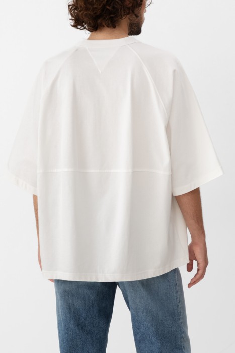 футболка  от бренда bottega veneta вид слева