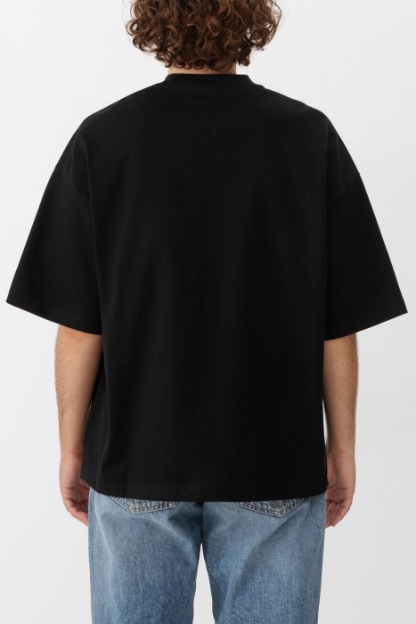 футболка  от бренда bottega veneta вид слева