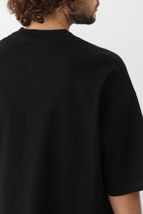 Товар черного цвета с внутренней стороны