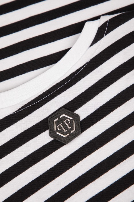 футболка  для взрослого возраста с изнаночной стороны