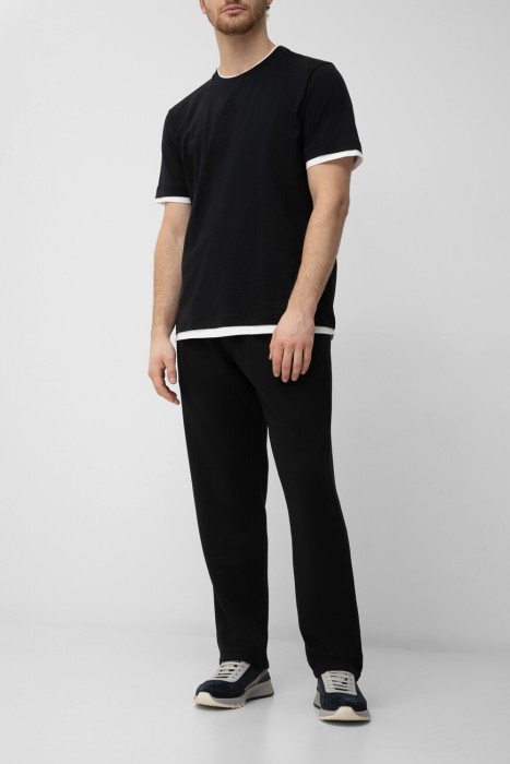 Товар черного цвета с внутренней стороны